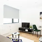 Stylish Studio Apt Overlooking Old Trafford