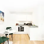 Stylish Studio Apt Overlooking Old Trafford