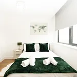 Stylish Studio Apt Overlooking Old Trafford