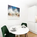 Stylish Studio Apt Overlooking Old Trafford
