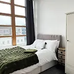 Luxury Two Bedroom En-Suite Apartment