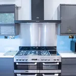 8 Bed, Comfortably Sleeps 10, 3 Bath House, 5 Mins Manchester Centre
