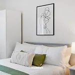 New 5 Sarah House By Truestays - 2 Bedroom Apartment - Free Parking