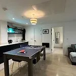 Lux Livin\' Apartments - Luxury 2 Bed Apartment With Sky Garden