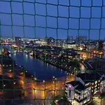 Quayside Penthouse 2 Bedroom Ensuite Near Media City & Manchester United