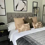 Stunning Manchester City Home + Free Parking
