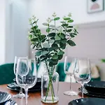 Heart Of Didsbury Luxury 2 Bed Apartment By Hass Haus