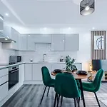Heart Of Didsbury Luxury 2 Bed Apartment By Hass Haus