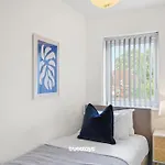 Greaves House By Truestays - 3 Bedroom House In Failsworth, Manchester