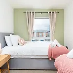 6 Guests - 3 Bedrooms - Free Wi-Fi - Manchester