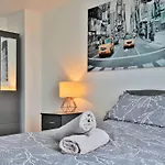City View Apartment - Free Parking - Sleeps 6 - Near City Centre - By Nmb Property