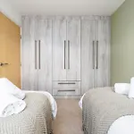 6 Guests - 3 Bedrooms - Free Wi-Fi - Manchester