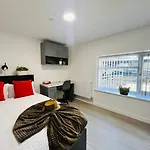 Chic Hideaway: Modern Studio In Stretford
