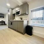 Chic Hideaway: Modern Studio In Stretford