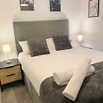 Luxury City Suite Apartment 2 King Size Beds & 2 Bathrooms