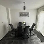 Home Sleeps5-Netflix-Parking-Near City Centre-Etihad-Coop Live