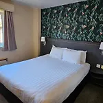 Pendulum Hotel