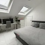 Shared House - 10 Mins From Piccadilly Station/Man Uni/O2 Apollo
