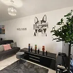 Shared House - 10 Mins From Piccadilly Station/Man Uni/O2 Apollo