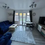 Spacious & Lovely 4 Bedroom Home In Manchester