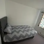 Spacious & Lovely 4 Bedroom Home In Manchester