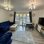 Spacious & Lovely 4 Bedroom Home In Manchester