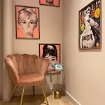 Stunning 2 Bed Apartment In Greater Manchester