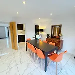 Luxury 7 Bedroom House In Didsbury, Manchester