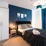 Morden 2 Bed Apartment - Manchester Old Trafford