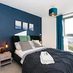 Morden 2 Bed Apartment - Manchester Old Trafford