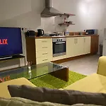 Stylish City Centre Apartment By Cloud Suites