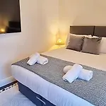 Stunning Luxury Spacious Holiday Home - 5 Bedrooms - Rest & Recharge In Manchester