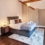 Stunning Luxury Spacious Holiday Home - 5 Bedrooms - Rest & Recharge In Manchester