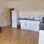 Spacious Flat In Victoria Park