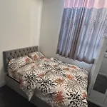Lovely 1 Bed Apartment In Salford