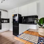 Newly Renovated House Near Trafford Centre