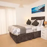 Luxury Two Bedroom Flat Opposite Coop Live N Etihad Stadium With Free Secure Parking, Netflix And Sky Tv