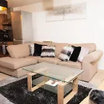 Luxury Two Bedroom Flat Opposite Coop Live N Etihad Stadium With Free Secure Parking, Netflix And Sky Tv