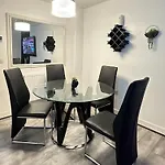 Private Modern Ensuite Room Near Etihad Stadium