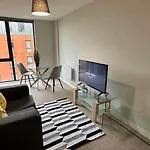 Large 1 Bed Apt In Central Manchester Sleeps 2