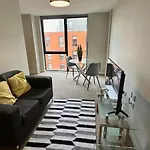 Large 1 Bed Apt In Central Manchester Sleeps 2