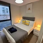 Airy 1 Bed Central Manchester Apartment Sleeps 2