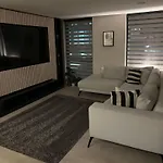 Riverside Wharf - Free Parking, Business, Couples & Families