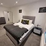Trafford Suite Modern 1 Bed With Cinema Room