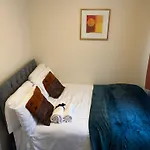 New Manchester Getaway Home - Free Gated Parking With Fob