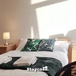 Modern Aesthetic Cosy Apartment Near City Centre