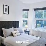 Charming 6-Bed Near Alexandra Park - Free Parking