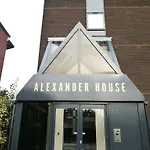 Brand New Trafford Apartment