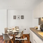 Spectacular Apartment Balcony View In City Centre