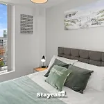Spectacular Apartment Balcony View In City Centre